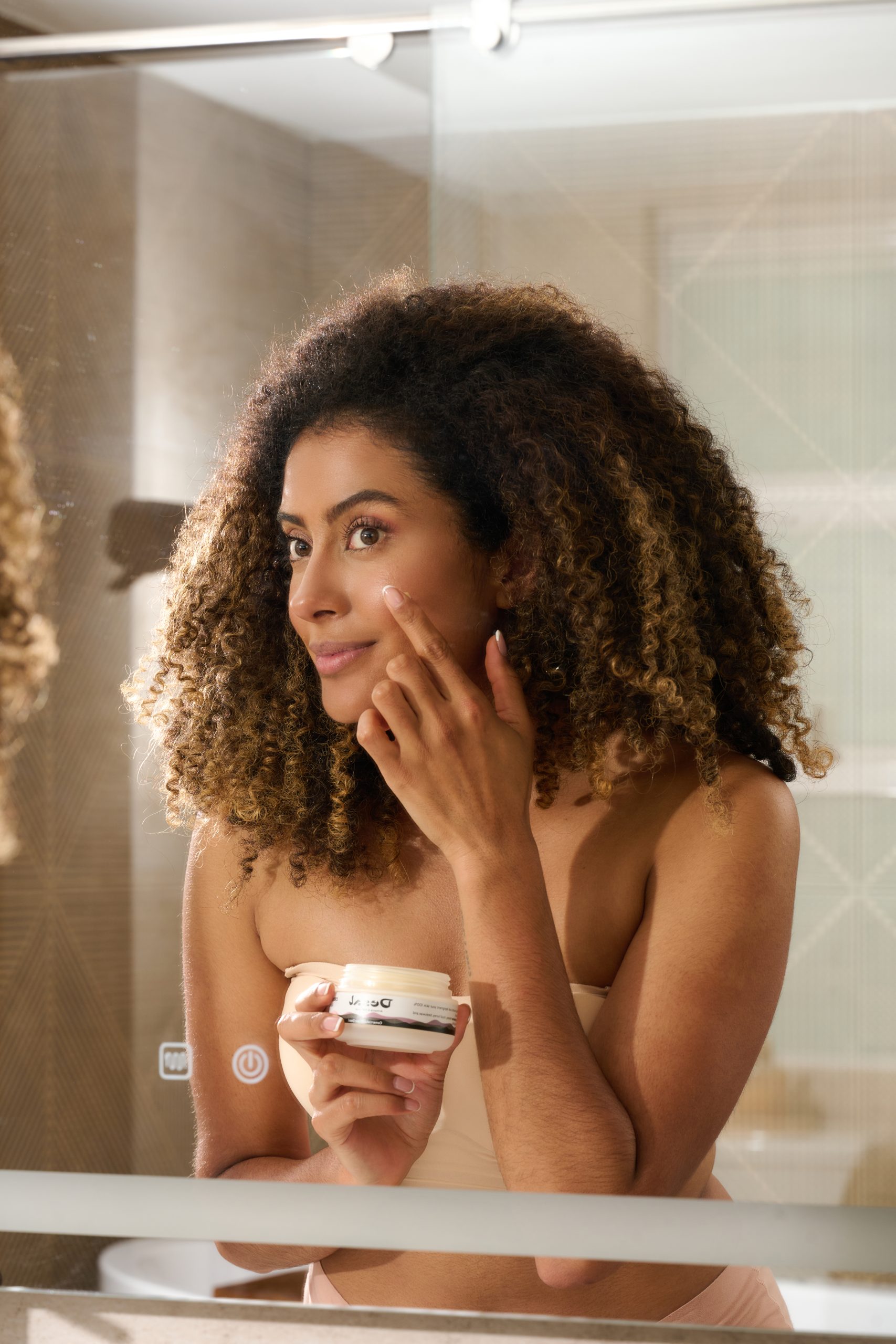 Facial cream with royal jelly - Image 2